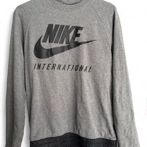 Nike Men's Gray Crewneck Sweater Small